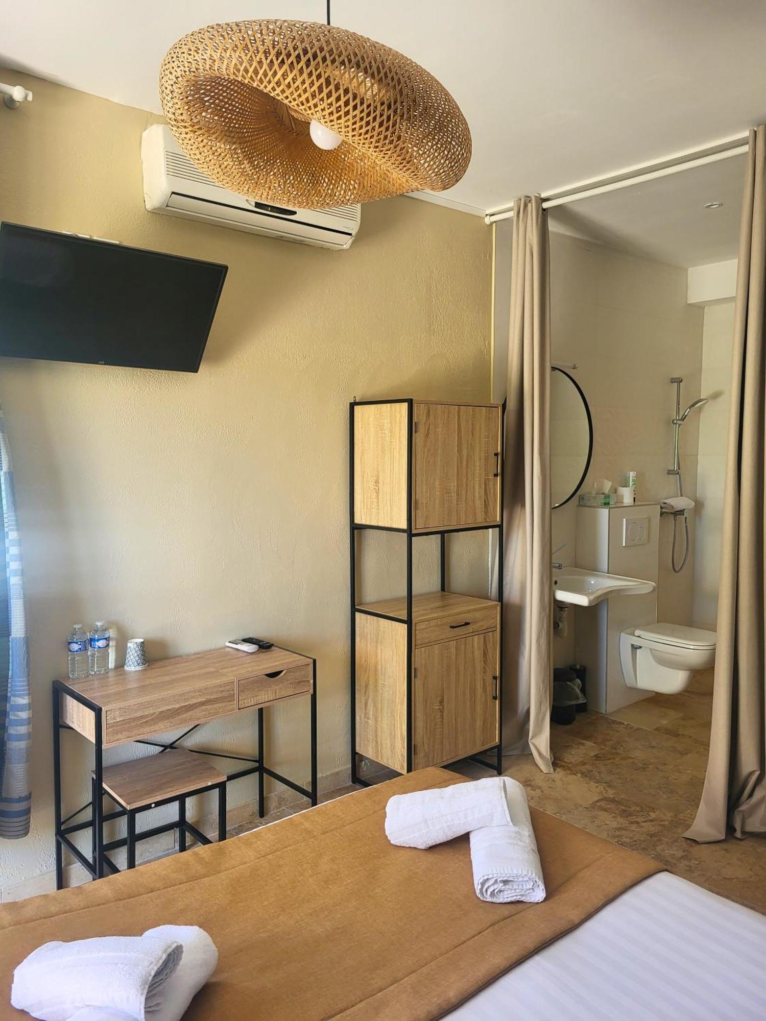 De La Hotel *