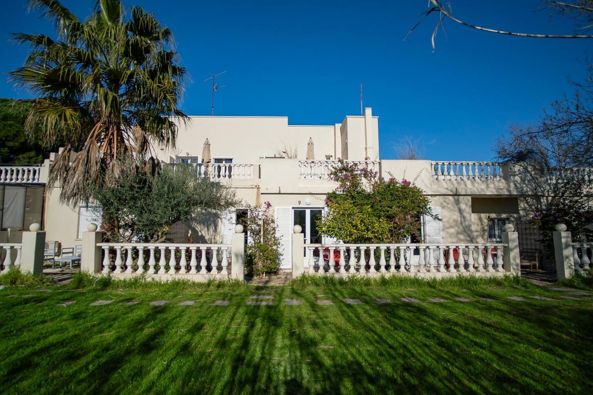 Hotel De La *
